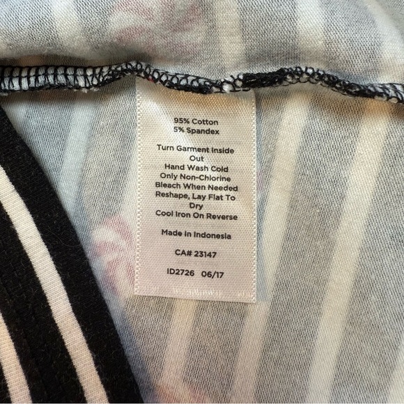 Talbots Black & White Sz LP Striped Top w/ Red Peppermint Candies/SequinsPattern - Picture 7 of 11